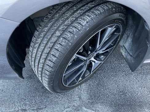 Used 2021 Toyota Camry SE w/ Cold Weather Package image 10