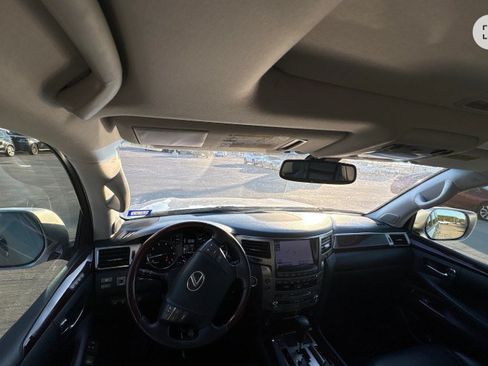 Used 2013 Lexus LX 570 4WD w/ Luxury Pkg image 7