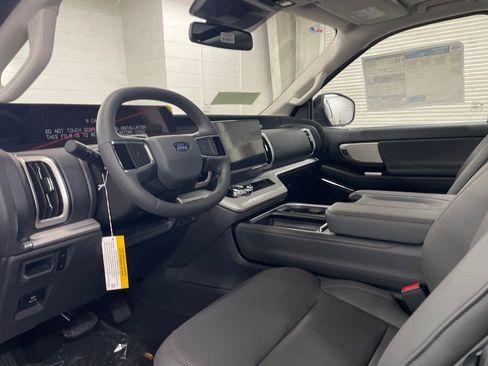 New 2025 Ford Expedition Active image 6