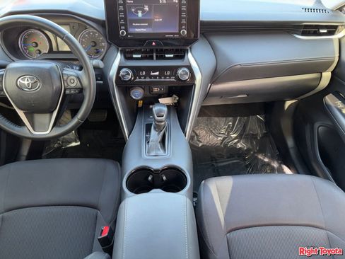 Used 2021 Toyota Venza LE AWD/4WD image 17