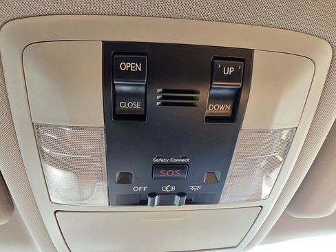 Used 2013 Lexus CT 200h w/ Premium Pkg w/Navigation FWD image 33