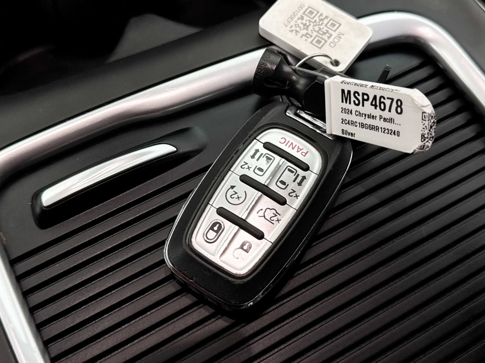 Used 2024 Chrysler Pacifica Touring-L FWD image 34