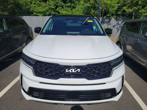 Certified 2023 Kia Sorento SX FWD image 2