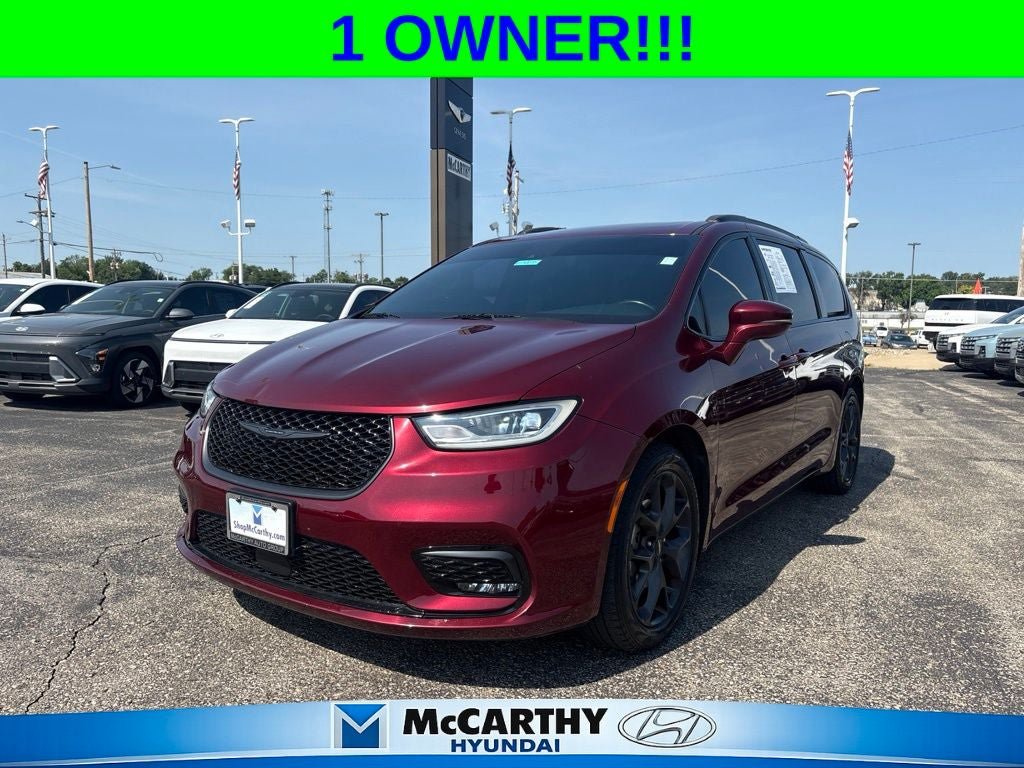 Used 2021 Chrysler Pacifica Touring w/ S Appearance Package FWD image 1