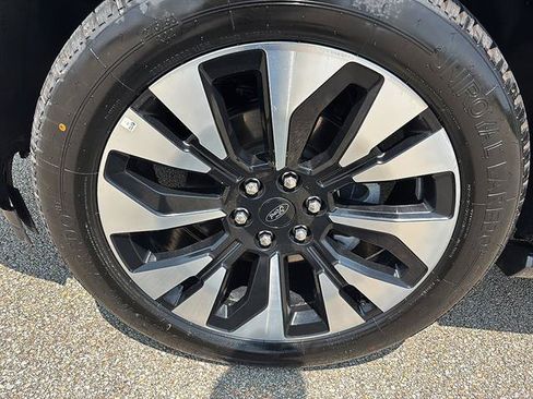 Certified 2025 Ford Expedition Platinum w/ Driver's Package AWD/4WD image 9