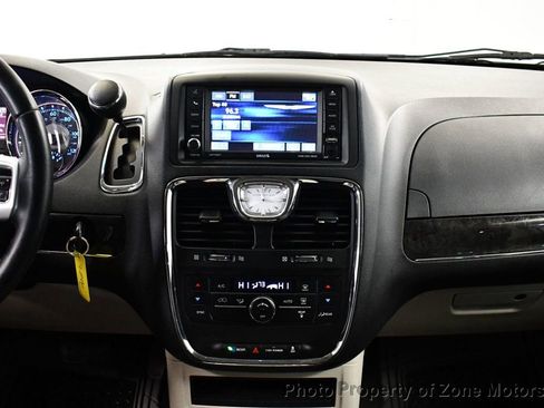 Used 2016 Chrysler Town & Country Touring FWD image 25