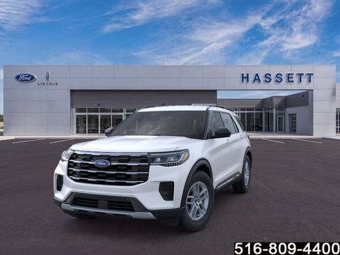 Used 2025 Ford Explorer Active AWD/4WD image 2