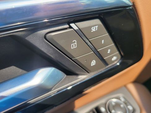 Used 2025 Chevrolet Suburban High Country AWD/4WD image 20
