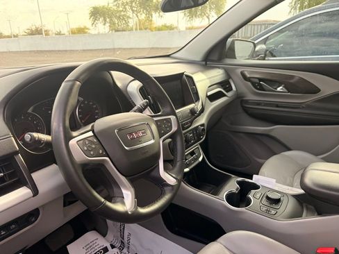 Used 2024 GMC Terrain SLT w/ Infotainment Package II FWD image 8