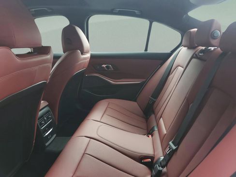 Used 2025 BMW 330i Sedan w/ M Sport Package image 8