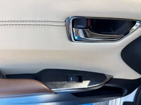 Used 2016 Toyota Avalon Limited FWD image 30
