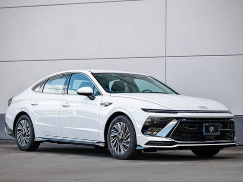 New 2025 Hyundai Sonata SEL image 1