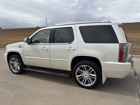 Used 2014 Cadillac Escalade Premium image 5