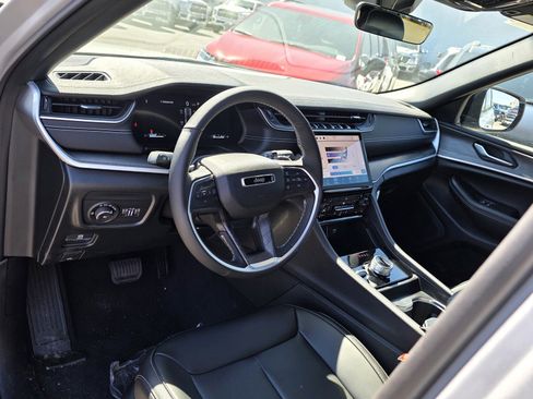 New 2025 Jeep Grand Cherokee Limited image 10