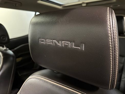Used 2018 GMC Acadia Denali w/ Technology Package AWD/4WD image 23