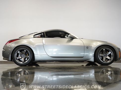 Used 2005 Nissan 350Z Coupe w/ (N93) Cargo Convenience Pkg image 18