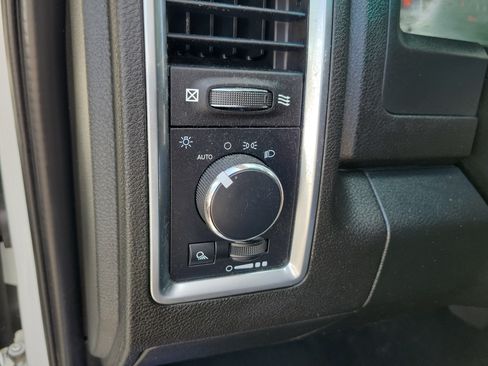 Used 2022 RAM 1500 Classic SLT AWD/4WD image 22