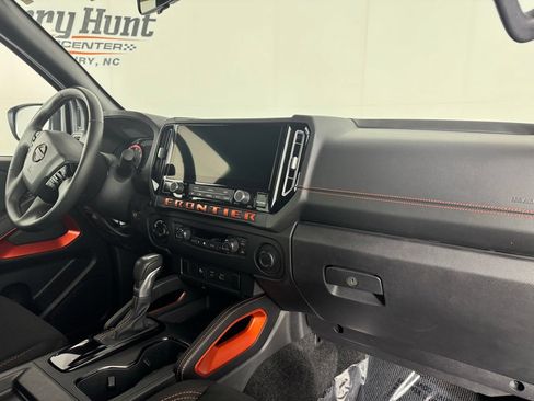 Used 2025 Nissan Frontier PRO-4X AWD/4WD image 43