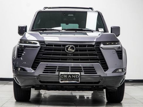 Used 2024 Lexus GX 550 w/ Cold Area Package AWD/4WD image 10