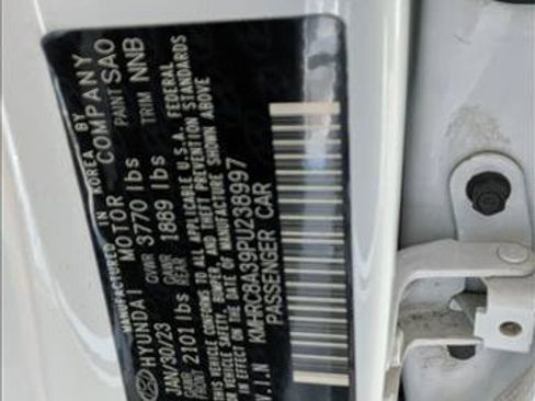Used 2023 Hyundai Venue Limited FWD image 24