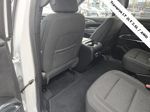 Used 2025 Chevrolet Traverse LT image 15