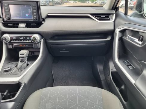 Used 2022 Toyota RAV4 XLE AWD/4WD image 25