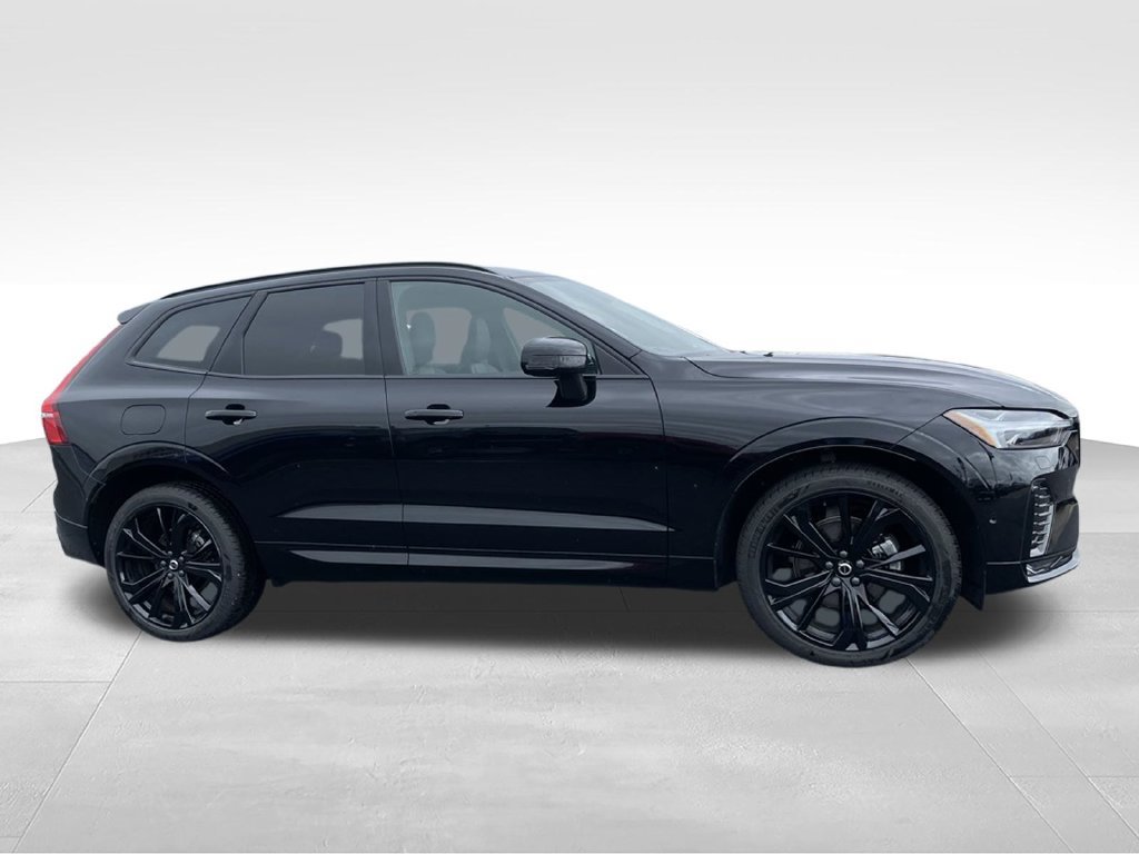 Used 2024 Volvo XC60 B5 Ultimate w/ Protection Package Premier AWD/4WD image 2