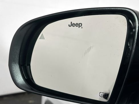 Used 2025 Jeep Compass Trailhawk AWD/4WD image 16