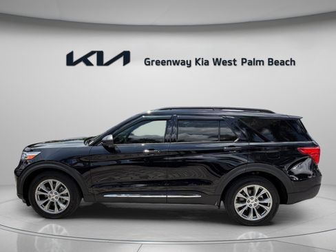 Used 2023 Ford Explorer XLT w/ Equipment Group 202A RWD image 4