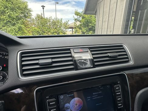 Used 2014 Volkswagen Passat TDI SEL Premium FWD image 43