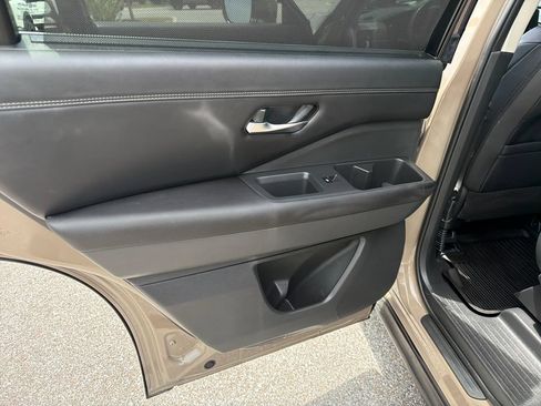 Certified 2024 Nissan Pathfinder Platinum FWD image 25