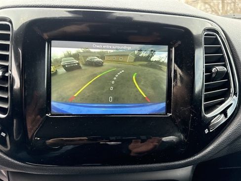 Used 2021 Jeep Compass Latitude FWD image 12