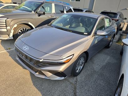 New 2025 Hyundai Elantra SE
