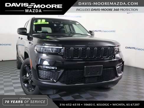 Used 2023 Jeep Grand Cherokee Limited w/ Black Appearance Package AWD/4WD image 1