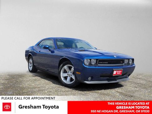 Used 2010 Dodge Challenger R/T RWD image 1