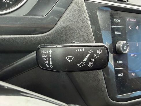 Used 2018 Volkswagen Tiguan SE w/ Panoramic Sunroof Package image 33