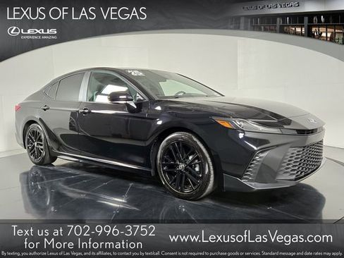 Used 2025 Toyota Camry SE image 1