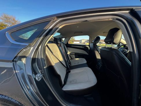 Used 2020 Ford Fusion SE w/ Equipment Group 151A image 19