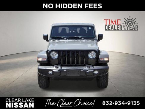 Used 2023 Jeep Gladiator Sport AWD/4WD image 2