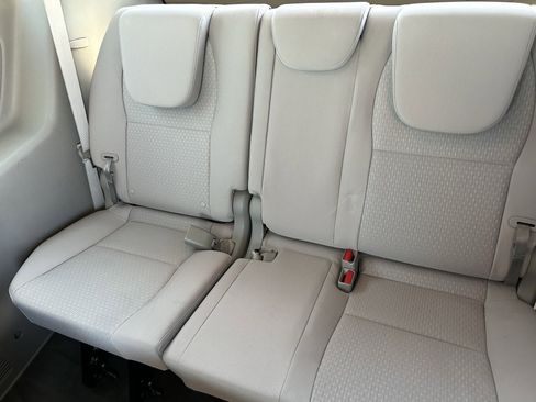 Used 2016 Kia Sedona LX w/ LX Convenience Package FWD image 17