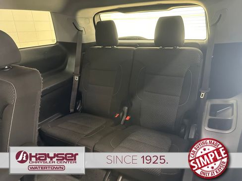 Used 2022 GMC Acadia SLE w/ LPO, Floor Liner Package AWD/4WD image 36
