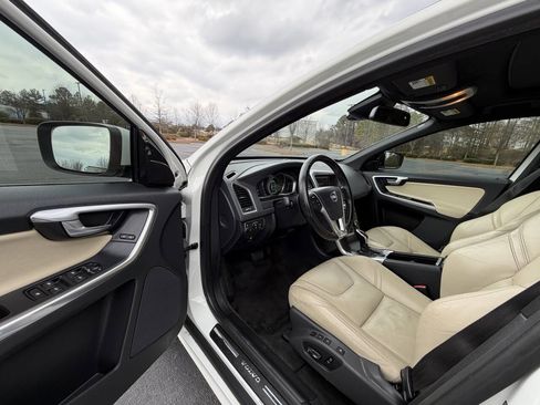Used 2015 Volvo XC60 T5 Premier Plus image 12