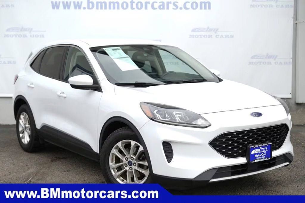 Used 2020 Ford Escape SE FWD image 1