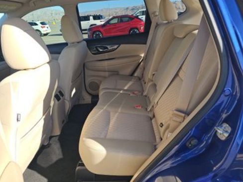 Used 2020 Nissan Rogue SV w/ Premium Package FWD image 9