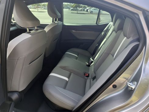 Used 2025 Toyota Camry SE image 13