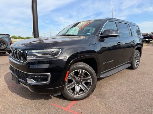Used 2024 Jeep Wagoneer Series II w/ Flexible Seating Group RWD image 2