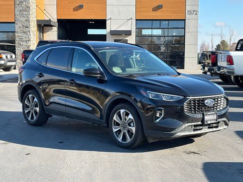 Used 2023 Ford Escape Platinum image 1