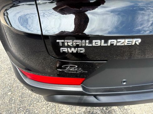 Used 2024 Chevrolet TrailBlazer LS w/ LS Convenience Package image 9