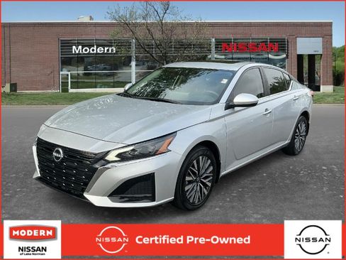 Used 2024 Nissan Altima 2.5 SV w/ SV Premium Package AWD/4WD image 1