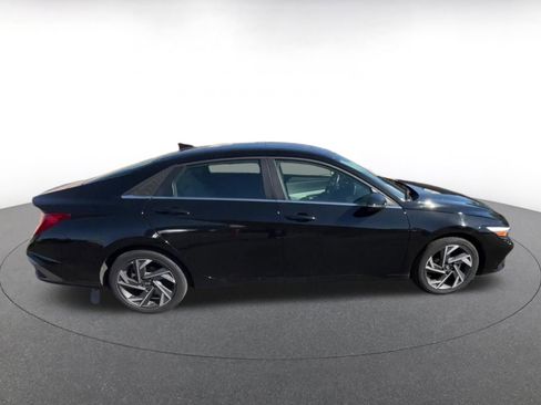 Used 2025 Hyundai Elantra Limited image 16